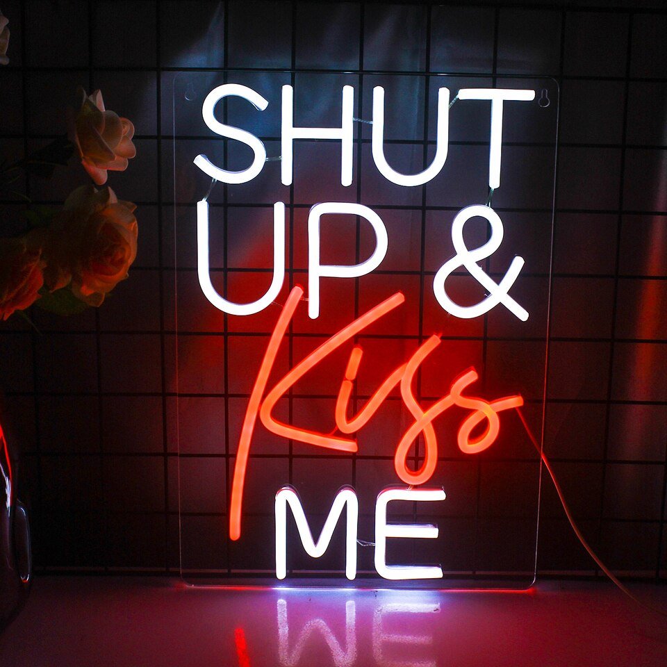 Néon "Shut Up Kiss Me"