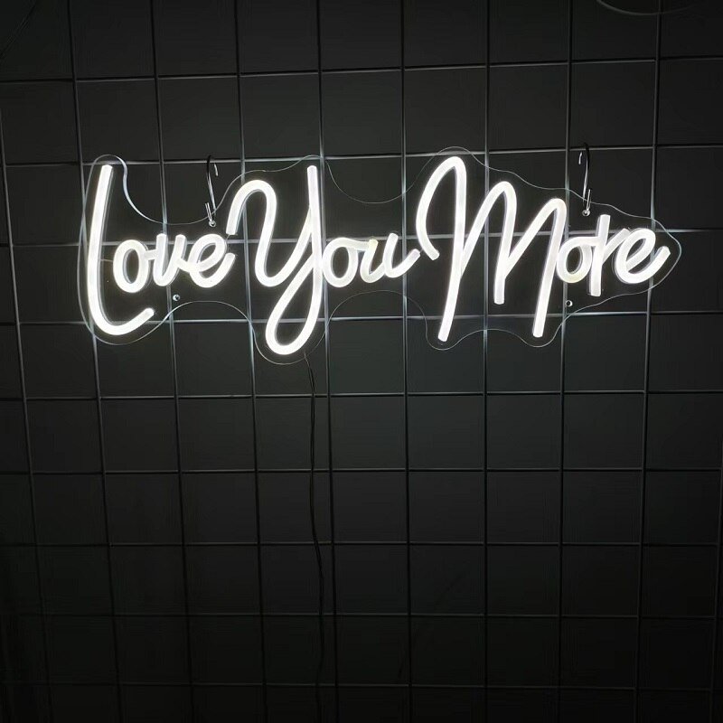Néon "Love You More" - 1
